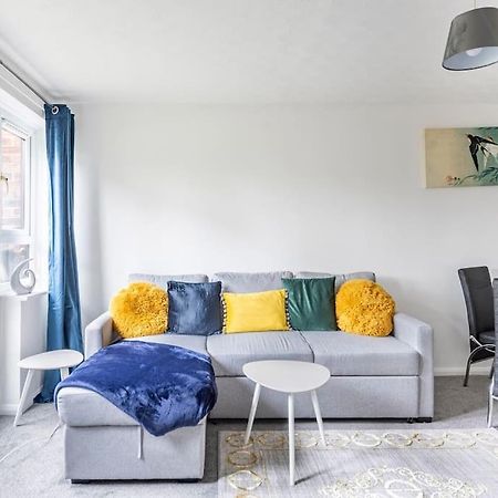 Two Bedroom Flat Near Colchester Hospital With Free Parking And Internet Mile End Kültér fotó