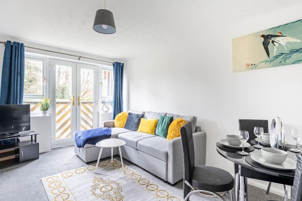 Two Bedroom Flat Near Colchester Hospital With Free Parking And Internet Mile End Kültér fotó