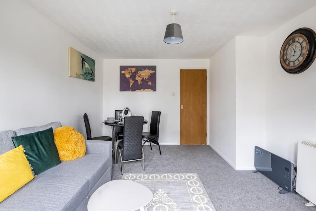Two Bedroom Flat Near Colchester Hospital With Free Parking And Internet Mile End Kültér fotó