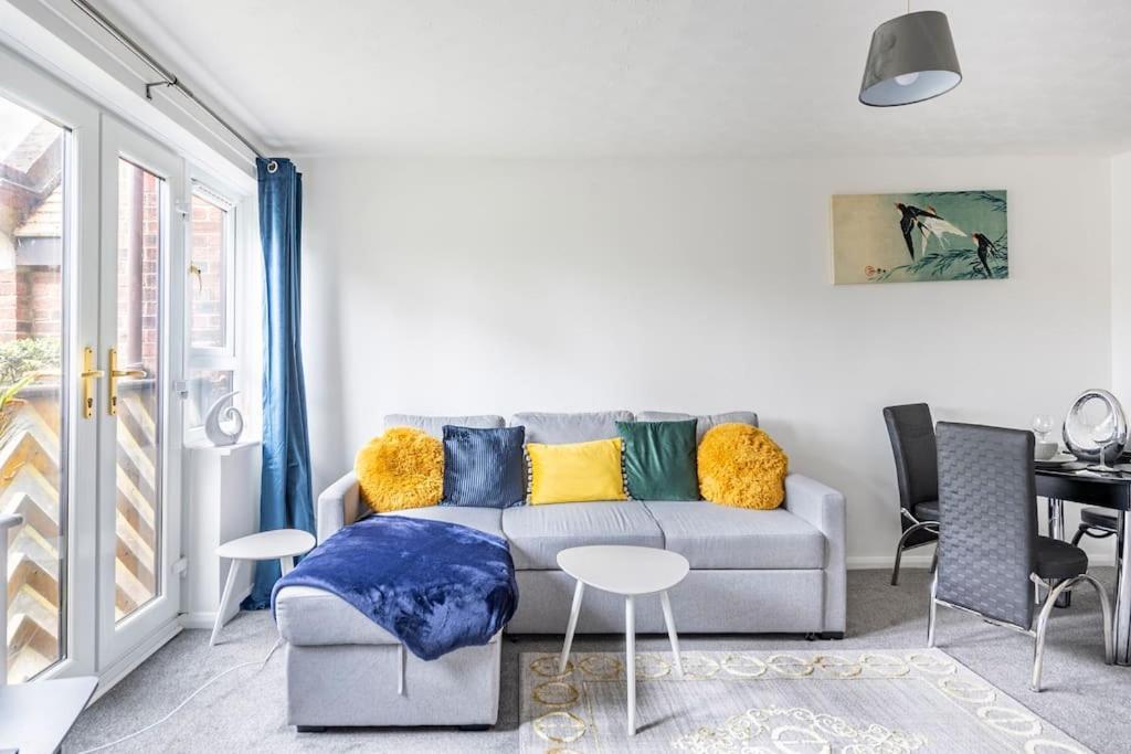 Two Bedroom Flat Near Colchester Hospital With Free Parking And Internet Mile End Kültér fotó