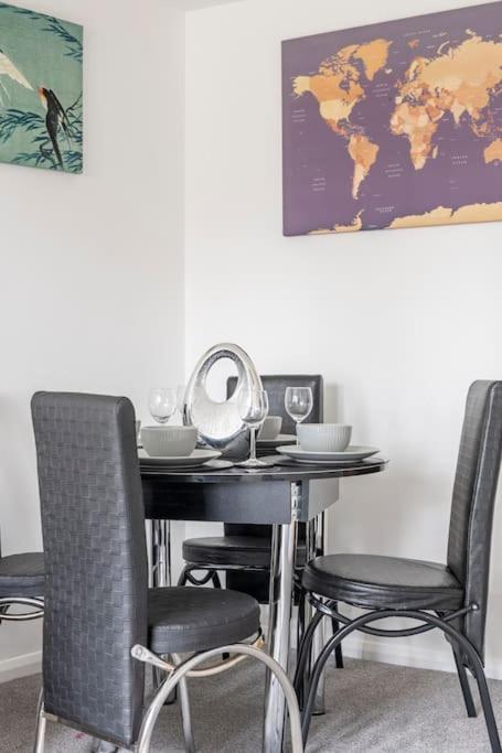 Two Bedroom Flat Near Colchester Hospital With Free Parking And Internet Mile End Kültér fotó