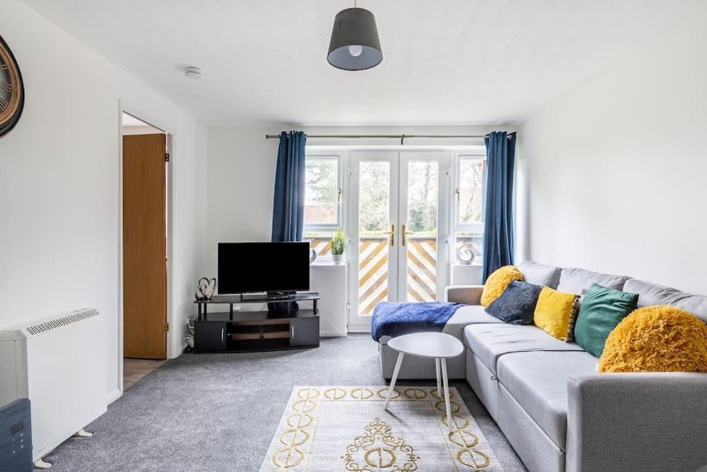 Two Bedroom Flat Near Colchester Hospital With Free Parking And Internet Mile End Kültér fotó
